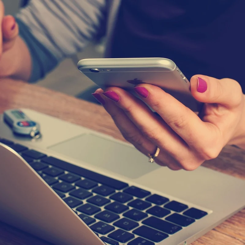 Salesperson following up on cold email outreach for a Cumming GA business